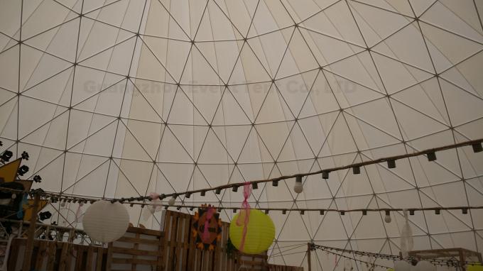 Chiara tenda della cupola geodetica del riparo della spiaggia del tetto con il tessuto rivestito del poliestere del PVC