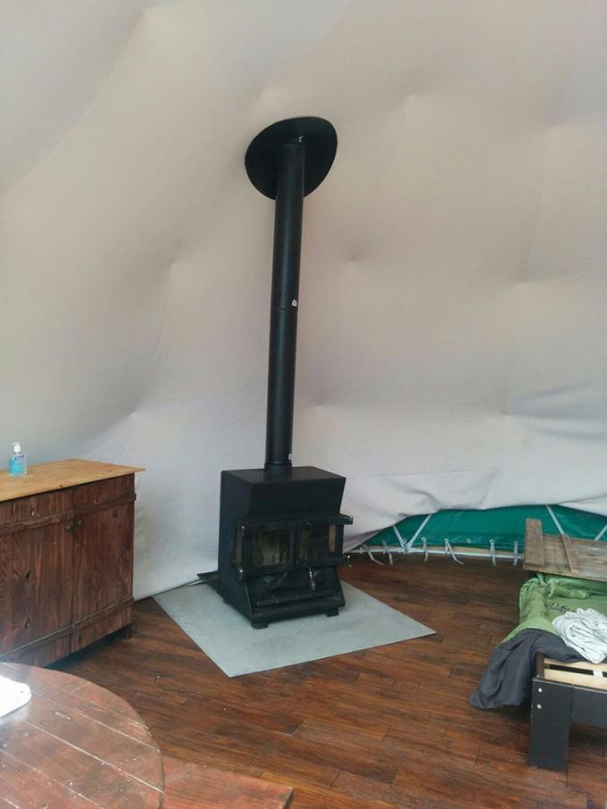 Tenda di campeggio di lusso a doppio foglio del PVC, piccola tenda gialla della cupola geodetica per il salone